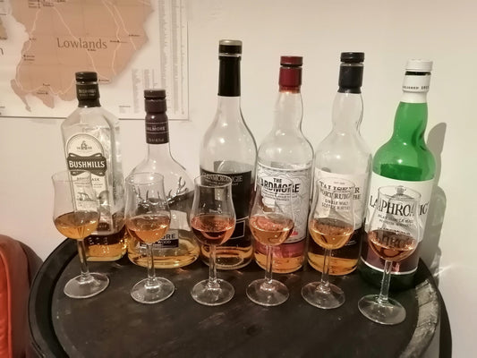 Sechs Whiskys mit Portweinfassreifung für eine gemeinsame Verkostung