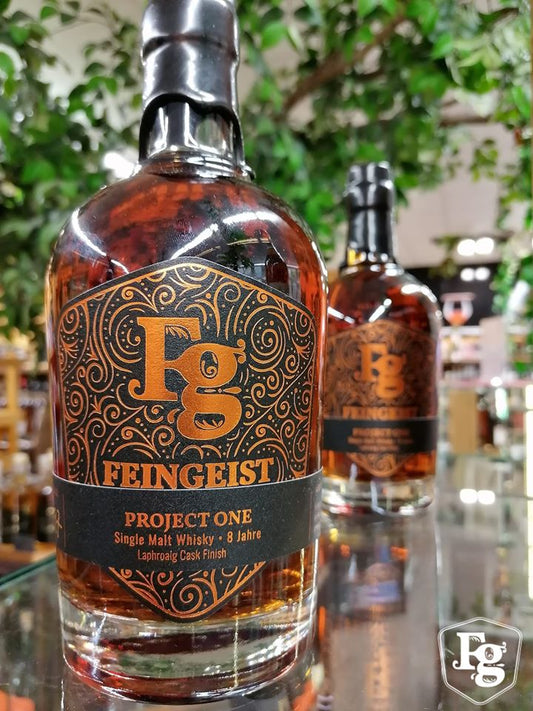 Project One 8 Jahre             Single Malt Whisky Laphroaig Cask Finish           By Feingeist