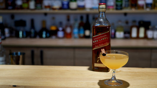 Johnnie and Gingerbread Cocktail mit Zimt und Whisky