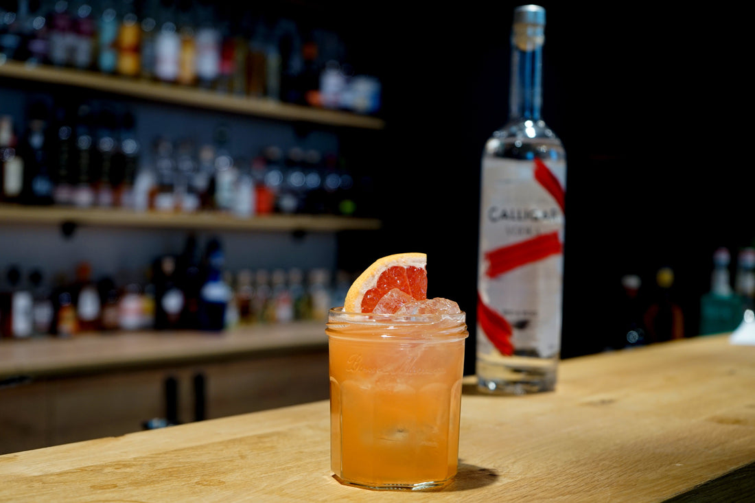 Ruby Cocktail mit Grapefruit, Aperol und Wodka