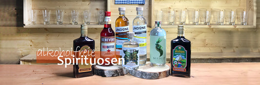 Auswahl alkoholfreier Wacholder-Alternativen für Longdrinks