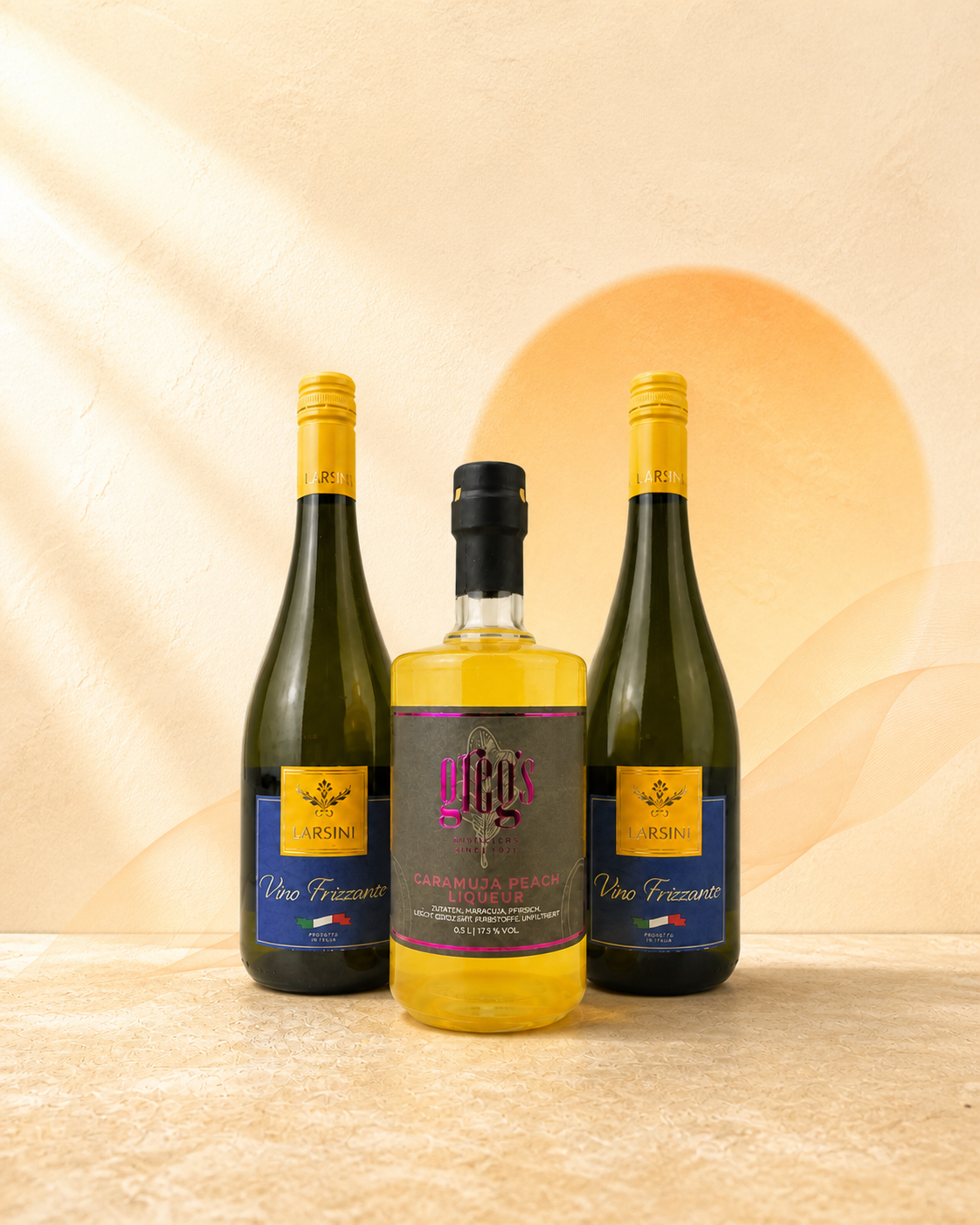 Caramuja Spritz Bundle mit einer Flasche Greg’s Caramuja Peach und zwei Flaschen Larsini Vino Frizzante.