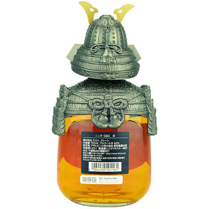 Nikka Gold &amp; Gold Kabuto Samurai – Flasche in Rückansicht